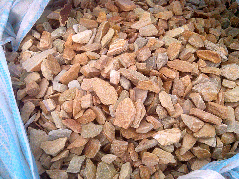 Kamenclub.ru: Щебень крошка желтый (ЗЛАТОЛИТ) фр. 20-40 мм.  купить во Владимире златолит бежевый, золотистый, желтый декоративная каменная крошка 10800 руб/т   фото КАМЕНЬ КЛУБ