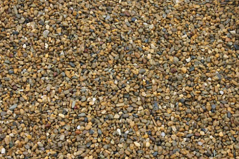 Kamenclub.ru: Галька окат (серо-желтая) фр.5-10 мм. купить  во Владимире галька речная рыжий, желтый, рыжий, серо-желтый речная окатанная галька декоративная 5000 руб/т   фото КАМЕНЬ КЛУБ