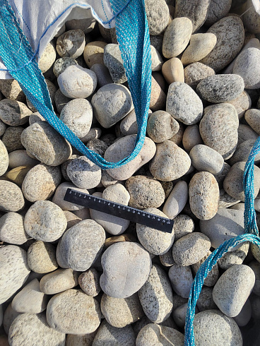 Kamenclub.ru: Галька речная окат (серо-белая) фр. 70-120 мм купить  во Владимире галька галечник бело-серая, серо-белая, серая, белая речная природная галька  8000 руб/т   фото КАМЕНЬ КЛУБ