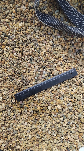 Kamenclub.ru: Галька окат (серо-желтая) фр.5-10 мм. купить  во Владимире галька речная рыжий, желтый, рыжий, серо-желтый речная окатанная галька декоративная 5000 руб/т   фото КАМЕНЬ КЛУБ