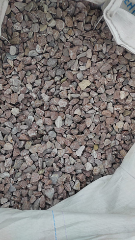 Kamenclub.ru: Мраморная крошка (щебень галтованный розовый) фр.20-40 мм.  купить во Владимире мрамор розовый, красный оголтованный округлый щебень  15000 руб/т   фото КАМЕНЬ КЛУБ