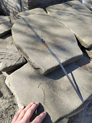 Kamenclub.ru: Песчаник пластушка светло-серый (4,0 - 6,0 см)  купить во Владимире плитняк - пластушка светло-серый песчаник 12600 руб/м3   фото КАМЕНЬ КЛУБ