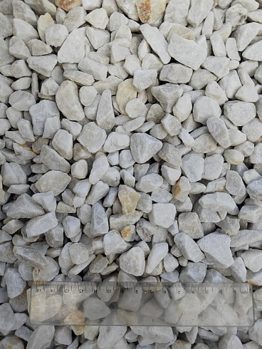 Kamenclub.ru: Мраморная крошка, щебень, цвет-белый, фр. 10-20 мм.  купить во Владимире мрамор белый, молочный айвори каменная ландшафтная декоративная крошка шебня 12000 руб/т   фото КАМЕНЬ КЛУБ