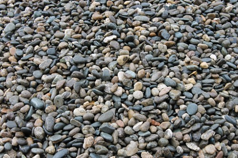 Kamenclub.ru: Галька речная окат (серая) фр.40-60 мм купить  во Владимире галька речная серый бежевый рыжий коричневый округлый речной камень 5000 руб/т   фото КАМЕНЬ КЛУБ