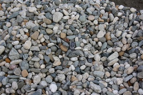 Kamenclub.ru: Галька речная окат (ассорти) фр. 50-100 мм. купить  во Владимире галька природная округлая серая белая черная серая коричневая синяя галька речная окатанная округлая 6200 руб/т   фото КАМЕНЬ КЛУБ