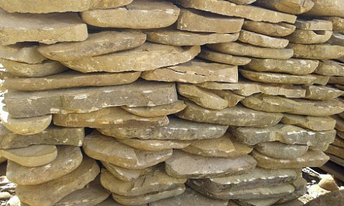 Kamenclub.ru: Песчаник колотый для облицовки (фр. 2-3 см)  купить во Владимире песчаник бежевый серый рыжий песчаник строительный 5000 руб/т   фото КАМЕНЬ КЛУБ