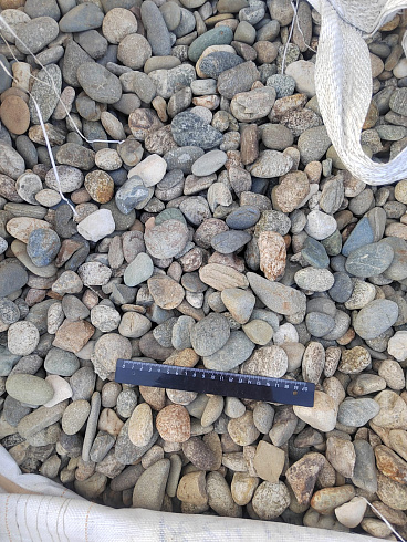 Kamenclub.ru: Галька речная окат (пестрая) фр. 20-40 мм. купить  во Владимире галька речная пестрая, серая, серые оттенки галька речная окатанная округлая 5000 руб/т   фото КАМЕНЬ КЛУБ