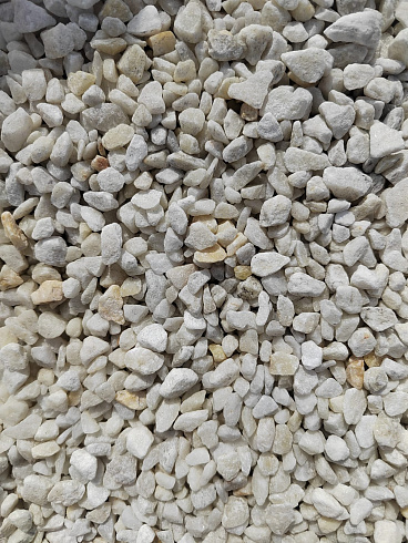 Kamenclub.ru: Мраморная крошка, щебень, цвет-белый, фр. 5-10 мм.  купить во Владимире мрамор белый, айвори, молочный мраморная каменная крошка ландшафтная 12000 руб/т   фото КАМЕНЬ КЛУБ