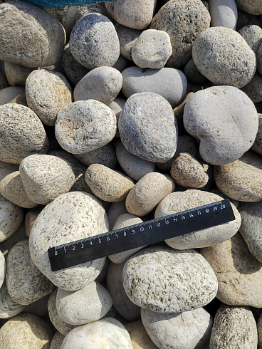 Kamenclub.ru: Галька речная окат (серо-белая) фр. 70-120 мм купить  во Владимире галька галечник бело-серая, серо-белая, серая, белая речная природная галька  8000 руб/т   фото КАМЕНЬ КЛУБ