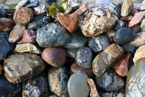 Kamenclub.ru: Ландшафтные валунчики фр.100-500 мм.  купить во Владимире крупный природный камень серый, темно-серый, светло-серый речной валун крупный 4800 руб/т   фото КАМЕНЬ КЛУБ