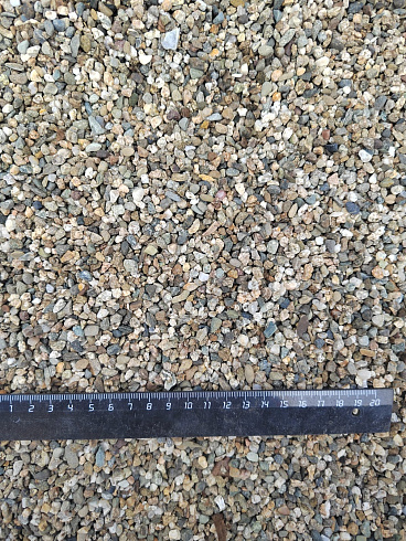 Kamenclub.ru: Галька речная окат (серая) фр.3-5 мм купить  во Владимире галька речная серая бежевый темно-серый окатанный речной камень округлый 9500 руб/т   фото КАМЕНЬ КЛУБ