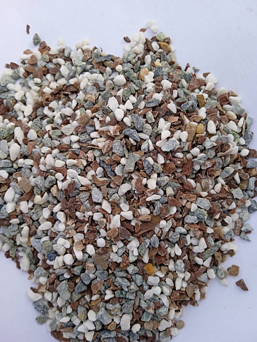 Kamenclub.ru: Мраморная крошка (щебень галтованный микс:: белый-черный) фр.5-10 мм  купить во Владимире мрамор белый, черный, молочный, серый галтовка мраморная окатанная декоративная ландшафтная 15500 руб/т   фото КАМЕНЬ КЛУБ