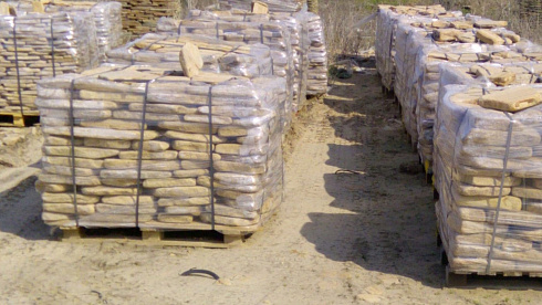 Kamenclub.ru: Песчаник пластушка галтованный желтый с рисунком (3 см)  купить во Владимире плитняк - пластушка желтый песчаник 21000 руб/м3   фото КАМЕНЬ КЛУБ