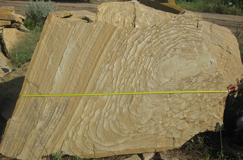 Kamenclub.ru: Форматный камень (плаха) пошаговая дорожка от 70-150 см (4 -12 см)  купить во Владимире плитняк  форматный плаха желтый песчаник 9 000 руб/т   фото КАМЕНЬ КЛУБ