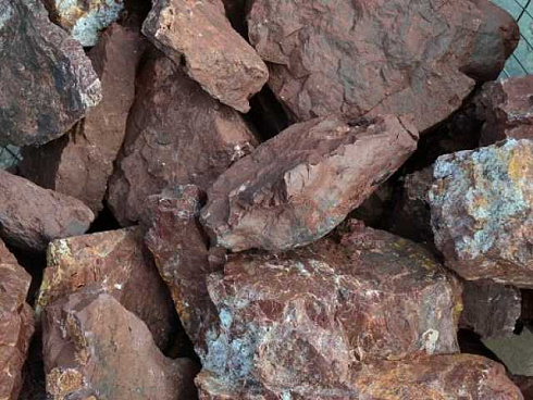 Kamenclub.ru: Щебень крошка красный (ЯШМА) фр. 20-40 мм.  купить во Владимире яшма красный, бордовый декоративный ландшафтный щебень 9000 руб/т   фото КАМЕНЬ КЛУБ