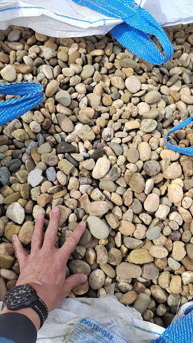 Kamenclub.ru: Галька речная окат рыжая фр. 20-40 мм. купить  во Владимире галька речная окатанная рыжая желтая серая округлая речная галька 5000 руб/т   фото КАМЕНЬ КЛУБ