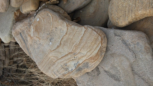 Kamenclub.ru: Песчаник пластушка галтованный желтый с рисунком (3 см)  купить во Владимире плитняк - пластушка желтый песчаник 21000 руб/м3   фото КАМЕНЬ КЛУБ