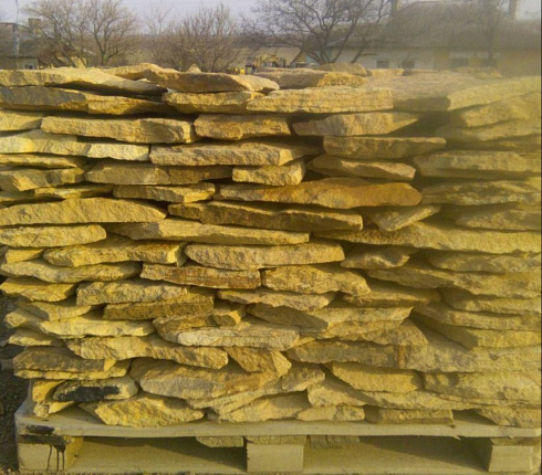 Kamenclub.ru: Песчаник пластушка "фонтанка" желтая (3,0 - 5,0 см)  купить во Владимире песчаник желтая, рыжий, желтый песчаник колотый рваный со сколом облицовочный 16200 руб/м3   фото КАМЕНЬ КЛУБ