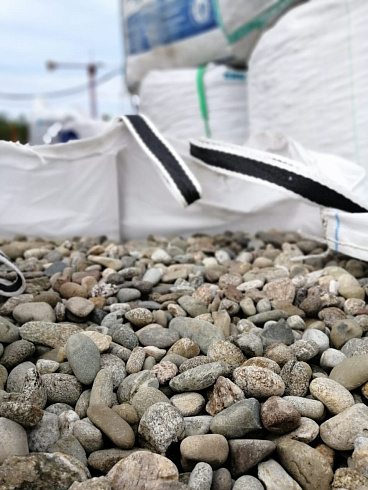 Kamenclub.ru: Галька речная окат (пестрая) фр. 20-40 мм. купить  во Владимире галька речная пестрая, серая, серые оттенки галька речная окатанная округлая 5000 руб/т   фото КАМЕНЬ КЛУБ