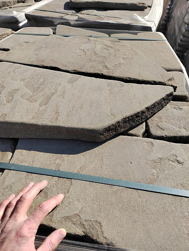 Kamenclub.ru: Песчаник пластушка галтованная серо-зеленая (3,0 см)  купить во Владимире песчаник серо-зеленый песчаник 18000 руб/м3   фото КАМЕНЬ КЛУБ