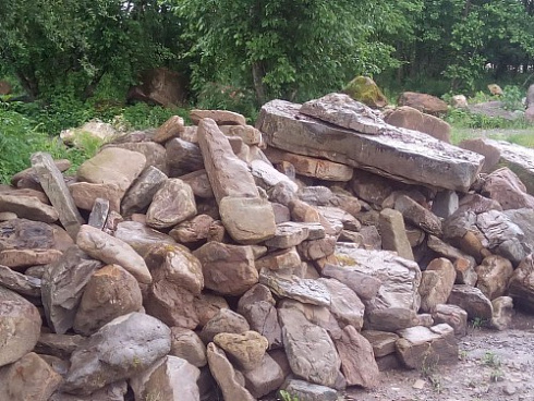 Kamenclub.ru: Песчаник декоративный ландшафтный (фр. 300-500 мм)  купить во Владимире песчаник желтый рыжий серый зеленый валун речной окатанный природный песчаника 4 500 руб/т   фото КАМЕНЬ КЛУБ