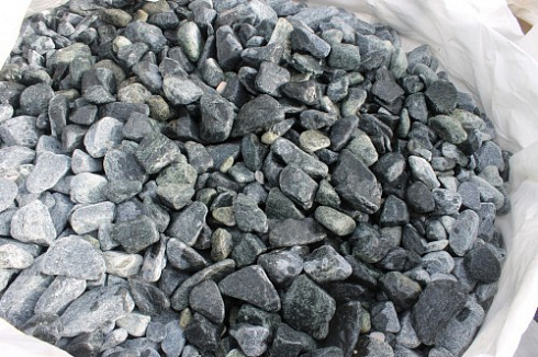 Kamenclub.ru: Щебень галтованный зеленый (змеевик) фр. 50-100 мм.  купить во Владимире галтовка мраморная зеленый, салатовый мрамор 12 500 руб/т   фото КАМЕНЬ КЛУБ