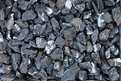 Kamenclub.ru: Щебень крошка черный (мрамор) фр. 5-10 мм.  купить во Владимире мрамор черный с белыми прожилками, черный, белый мраморная крошка декоративная ландшафтная 11000 руб/т   фото КАМЕНЬ КЛУБ