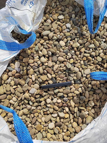 Kamenclub.ru: Галька речная окат рыжая фр. 20-40 мм. купить  во Владимире галька речная окатанная рыжая желтая серая округлая речная галька 5000 руб/т   фото КАМЕНЬ КЛУБ