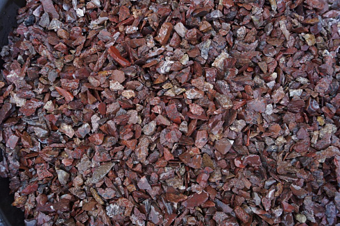 Kamenclub.ru: Щебень крошка красный (ЯШМА) фр. 5-10 мм.  купить во Владимире крошка каменная яшмы красный, бордовый, темно-красный декоративная крошка ландшафтная каменная яшмоидная 8500 руб/т   фото КАМЕНЬ КЛУБ