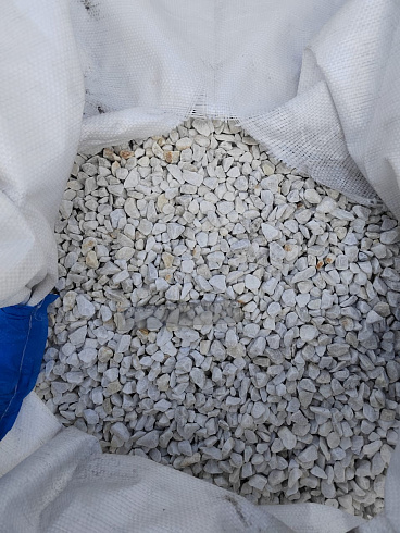 Kamenclub.ru: Мраморная крошка, щебень, цвет-белый, фр. 10-20 мм.  купить во Владимире мрамор белый, молочный айвори каменная ландшафтная декоративная крошка шебня 12000 руб/т   фото КАМЕНЬ КЛУБ