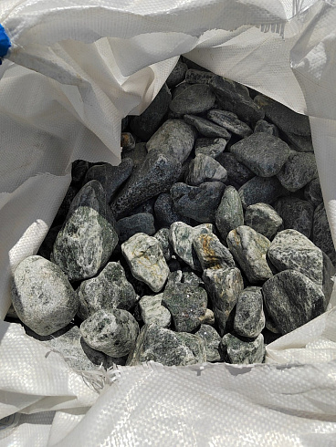 фото Галтованный жадеит (фр. 70-100 мм)  купить во Владимире в интернет-портале КАМЕНЬ КЛУБ