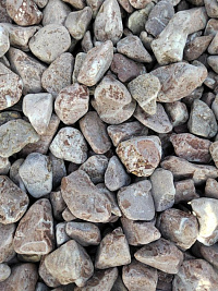 Kamenclub.ru: Мраморная крошка (щебень галтованный розовый) фр.10-20 мм.  купить во Владимире мрамор розовый, красный ландшафтный декоративный окатанный округлый щебень 15000 руб/т   фото КАМЕНЬ КЛУБ