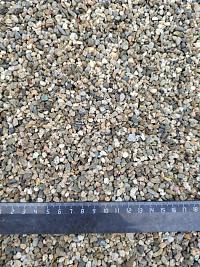 Kamenclub.ru: Галька речная окат (серая) фр.3-5 мм купить  во Владимире галька речная серая бежевый темно-серый окатанный речной камень округлый 9500 руб/т   фото КАМЕНЬ КЛУБ