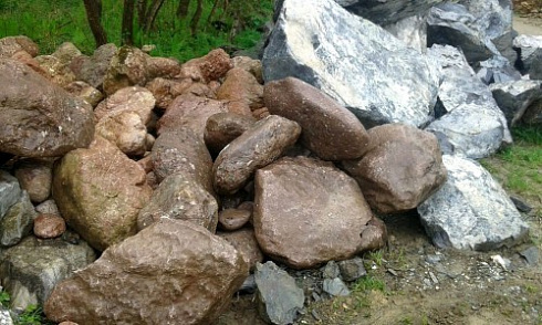 Kamenclub.ru: Конгломераты фр. 300-1000 мм.  купить во Владимире кварц мрамор диабаз коричневый, серый зеленоватый речной валун крупный 6500 руб/т   фото КАМЕНЬ КЛУБ