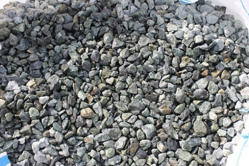 Kamenclub.ru: Щебень крошка зеленый (змеевик) фр. 20-40 мм.  купить во Владимире мрамор зеленый, салатовый ландшафтная мраморная крошка 8500 руб/т   фото КАМЕНЬ КЛУБ