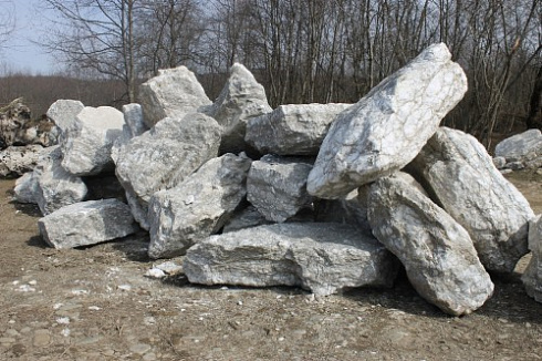 Kamenclub.ru: Мраморизированный известняк фр.500-1500 мм.  купить во Владимире    10000 руб/т   фото КАМЕНЬ КЛУБ