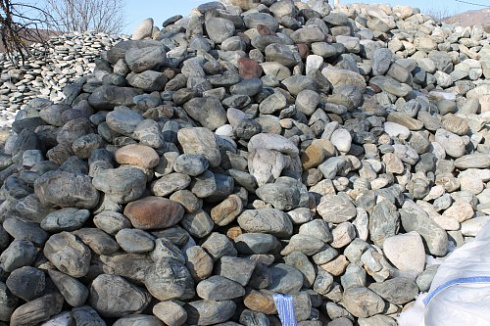 Kamenclub.ru: Ландшафтные валунчики фр.100-500 мм.  купить во Владимире крупный природный камень серый, темно-серый, светло-серый речной валун крупный 4800 руб/т   фото КАМЕНЬ КЛУБ