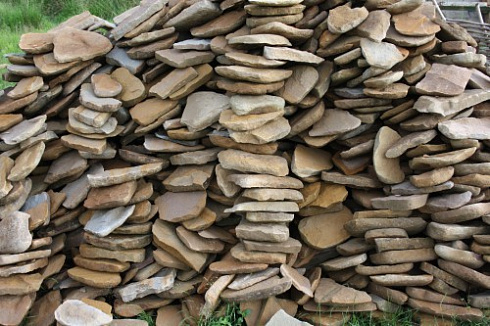 Kamenclub.ru: Песчаник колотый для облицовки (фр. 2-3 см)  купить во Владимире песчаник бежевый серый рыжий песчаник строительный 5000 руб/т   фото КАМЕНЬ КЛУБ