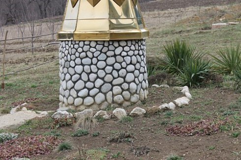 Kamenclub.ru: Галька речная плоская (бело-серая) фр. 100-200-300 мм. купить  во Владимире галька речная плоская серый, белый, бело-серый, серо-белый речная галька плоская  9000 руб/т   фото КАМЕНЬ КЛУБ