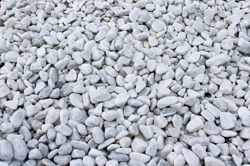 Kamenclub.ru: Мраморная крошка (щебень галтованный белый) фр.40-70 мм.  купить во Владимире мрамор белый молочный айвори окатанный округлый природный камень 17000 руб/т   фото КАМЕНЬ КЛУБ