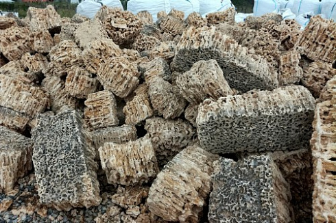 Kamenclub.ru: Крымский природный меотис фр. 100-500 мм.  купить во Владимире меотис бежевый рыжий молочный желтый ракушечник 4 500 руб/т   фото КАМЕНЬ КЛУБ