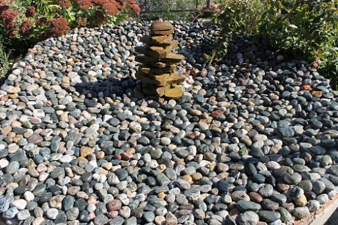 Kamenclub.ru: Галька окат (цветная картошка) фр. 50-100 мм. купить  во Владимире галька природная окатанная серый белый цветной синий темно-серый коричневый округлый галечник окатанный 6800 руб/т   фото КАМЕНЬ КЛУБ