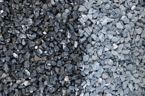 Kamenclub.ru: Щебень крошка черный (мрамор) фр. 10-20 мм.  купить во Владимире мрамор черный с белыми прожилками, черный, белый каменная ландшафтная декоративная крошка щебня 11000 руб/т   фото КАМЕНЬ КЛУБ