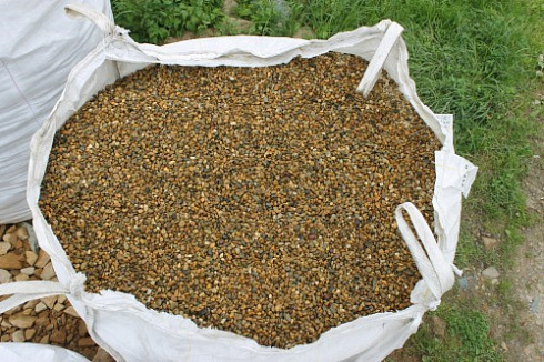 Kamenclub.ru: Галька окат (серо-желтая) фр.10-20 мм. купить  во Владимире галька серо-желтая, рыжая, серый речная окатанная округлая галька 5000 руб/т   фото КАМЕНЬ КЛУБ