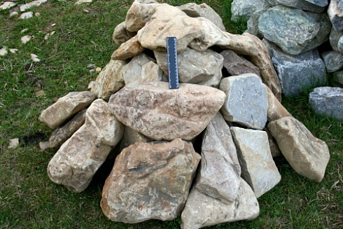 Kamenclub.ru: Песчаник декоративный ландшафтный (фр. 300-500 мм)  купить во Владимире песчаник желтый рыжий серый зеленый валун речной окатанный природный песчаника 4 500 руб/т   фото КАМЕНЬ КЛУБ