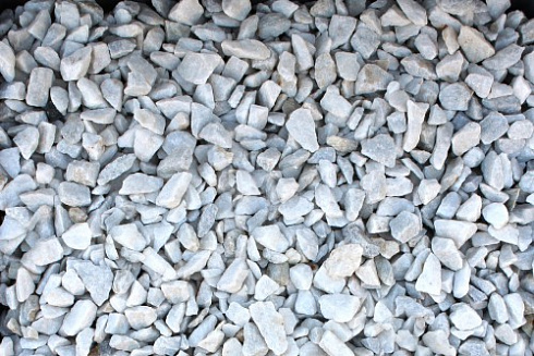 Kamenclub.ru: Мраморная крошка, щебень, цвет-белый, фр. 3-5 мм.  купить во Владимире мрамор белый молочный бежевый мрамор колотый 11500 руб/т   фото КАМЕНЬ КЛУБ