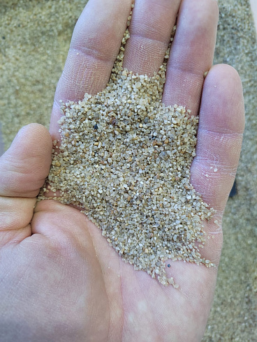 Кварцевый песок для площадок фр. 0,6-1,2 мм.  купить во Владимире фото Камень Клуб