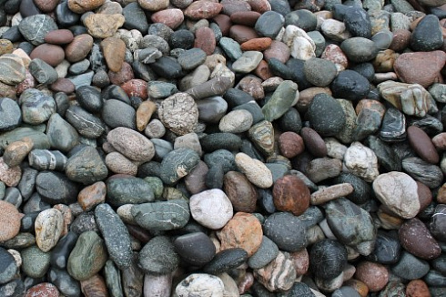 Kamenclub.ru: Галька речная окат (ассорти) фр. 50-100 мм. купить  во Владимире галька природная округлая серая белая черная серая коричневая синяя галька речная окатанная округлая 6200 руб/т   фото КАМЕНЬ КЛУБ