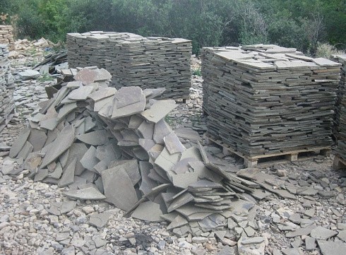 Kamenclub.ru: Песчаник пластушка серо-зеленый (1,5 см)  купить во Владимире плитняк - пластушка серо-зеленый, серый, зеленый пластушка рваная ландшафтная колотая 10200 руб/м3   фото КАМЕНЬ КЛУБ