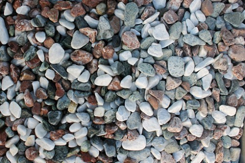 Kamenclub.ru: Мраморная крошка (щебень галтованный микс:белый-зеленый-розовый) фр.20-40 мм.  купить во Владимире мрамор белый, зеленый, розовый мрамор декоративный (галтовка) 15500 руб/т   фото КАМЕНЬ КЛУБ